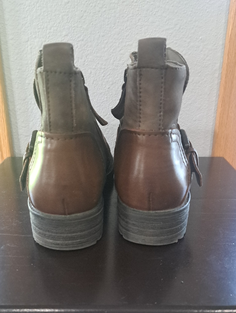 Earth Stone Ankle Boots - Gray Brown - Picture 5 of 8